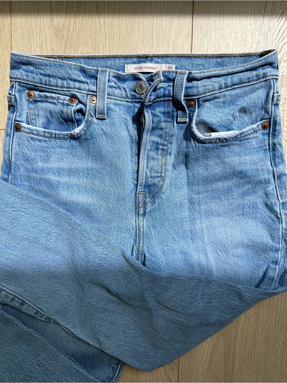 Levi’s Wedgie Straight Light Wash Denim Jeans - Size 25